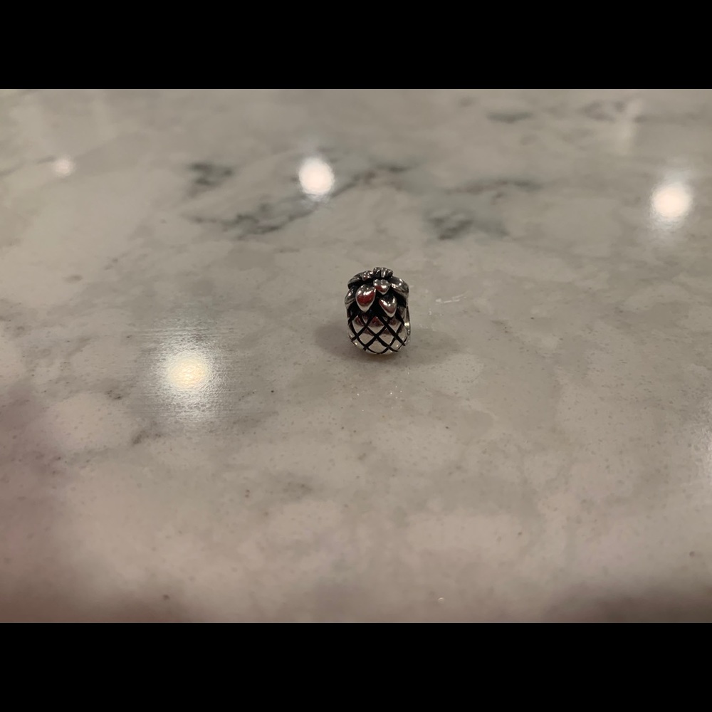 Pandora pineapple